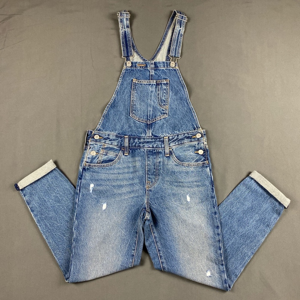 Distressed Levi’s Overalls 💫